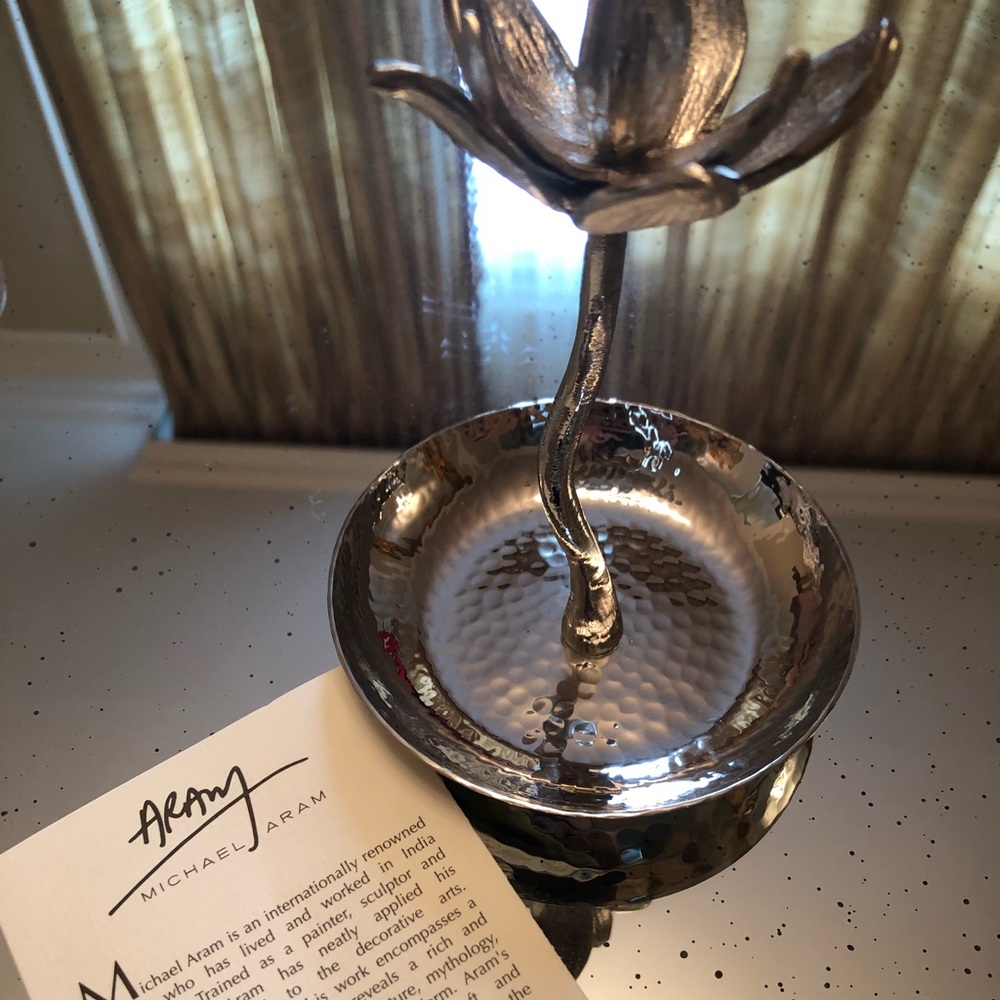 MIchael Aram ring catch